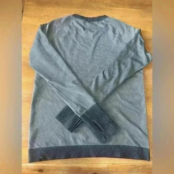 Lululemon crew neck - Picture 7 of 8